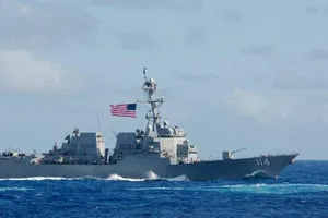 TQ gọi chuyện tàu khu trục Mỹ đi qua eo biển Đài Loan là hành động "khiêu khích". Ảnh: Hải quân Mỹ