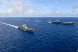 Cuộc tập trận chung giữa Mỹ và Hàn Quốc có sự tham gia của tàu sân bay USS Ronald Reagan. Ảnh: AP