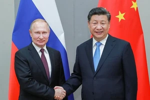 Tổng thống Nga Vladimir Putin (trái) và Chủ tịch Trung Quốc Tập Cận Bình (phải). Ảnh: XINHUA
