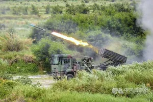 Hệ thống tên lửa nhiều ống phóng Thunderbolt-2000 của Đài Loan đã phát nổ trong một cuộc tập trận bắn đạn thật. Ảnh: CNA