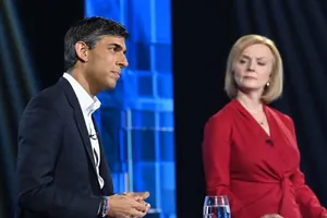 Ngoại trưởng Liz Truss (phhải) và cựu Bộ trưởng Tài chính Anh Rishi Sunak. Ảnh: GETTY IMAGES