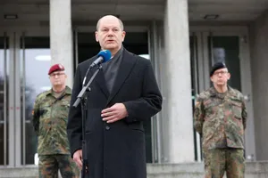 Thủ tướng Đức Olaf Scholz phát biểu trong chuyến thăm Bộ chỉ huy tác chiến quân đội Đức ở Schwielowsee hồi tháng 3. Ảnh: REUTERS