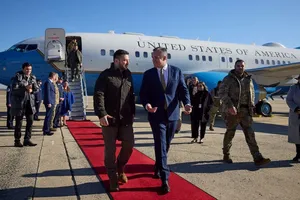 Tổng thống Ukraine Volodymyr Zelensky tới Mỹ hôm 21-12. Ảnh: REUTERS