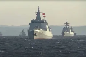 Tàu chiến Nga trong cuộc tập trận hải quân với TQ. Ảnh: BỘ QUỐC PHÒNG NGA