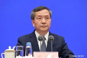 Giám đốc Trung tâm Kiểm soát và Phòng ngừa dịch bệnh Trung Quốc (CDC) - ông Thẩm Hồng Băng trong cuộc họp báo hôm 8-4. Ảnh: Xu Xiang/China SCIO