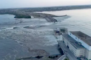 Đập Nova Kakhovka bị vỡ ngày 6-6. Ảnh: REUTERS