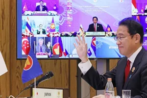 Thủ tướng Nhật Fumio Kishida tham dự Hội nghị cấp cao Đông Á (EAS) cùng với các lãnh đạo ASEAN vào năm 2021. Ảnh: VĂN PHÒNG THỦ TƯỚNG NHẬT