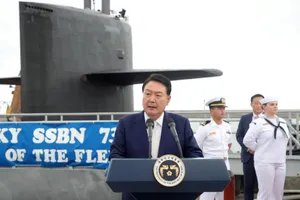 Tổng thống Hàn Quốc thăm tàu ngầm hạt nhân Mỹ, cảnh báo rắn Triều Tiên