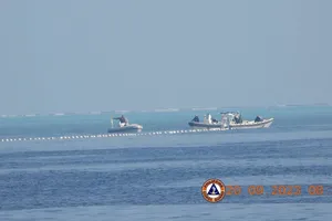 Philippines tố Trung Quốc lắp đặt ‘rào chắn nổi’ trên Biển Đông 