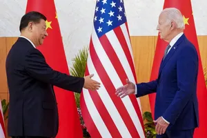 Chủ tịch Trung Quốc Tập Cận Bình (trái) và Tổng thống Mỹ Joe Biden hồi tháng 11-2022 tại Indonesia. Ảnh: REUTERS