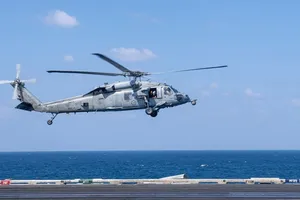 Trực thăng Mỹ đánh chìm 3 tàu của Houthis trên Biển Đỏ