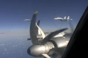 VIDEO: Hai oanh tạc cơ Tu-95MS Nga bay qua Biển Nhật Bản