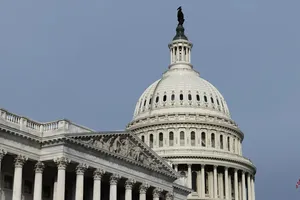 Chính phủ Mỹ thoát cảnh phải đóng cửa vào phút chót