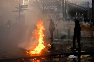 VIDEO: Nông dân khắp EU lái máy kéo đổ về bao vây Nghị viện châu Âu