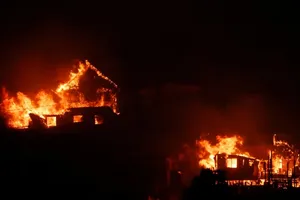 VIDEO: Hãi hùng rừng cháy như Hỏa Diệm Sơn, hàng chục người chết