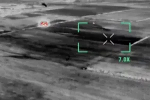 VIDEO: Tiêm kích Su-34 Nga xuất kích, bắn nổ cứ điểm Ukraine ở Donetsk