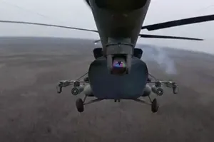 VIDEO: Phi công trực thăng Mi-8 Nga bắn hạ UAV Ukraine