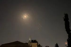 Hệ thống phòng không Israel đánh chặn UAV Iran. Ảnh: AFP