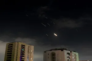 Iran đánh Israel, chảo lửa Trung Đông thêm khó lường