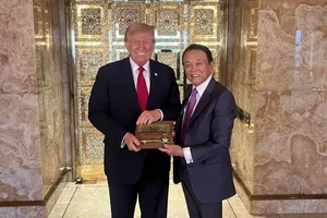 Ông Trump gặp cựu thủ tướng Nhật tại cao ốc Trump Tower