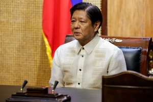 Ông Marcos: Philippines sẽ không dùng vòi rồng ở Biển Đông 