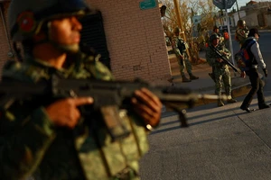 Cuộc bầu cử bạo lực nhất lịch sử: 200 người bị bắn chết; ứng viên, kẻ ám sát đấu súng như phim