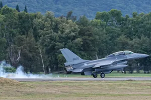 Trung Quốc phản ứng mạnh việc Mỹ duyệt bán phụ tùng F-16 cho Đài Loan