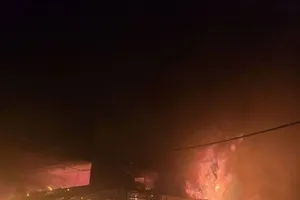 VIDEO: Cháy chợ lớn nhất Thái Lan, 118 cửa hàng bị thiêu rụi