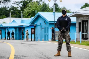 Hàn Quốc bắn súng cảnh cáo nhóm binh sĩ Triều Tiên vượt qua biên giới