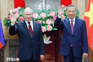 Chùm ảnh: Chủ tịch nước Tô Lâm và Tổng thống Nga Vladimir Putin bước vào hội đàm