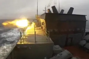 VIDEO: Tàu chiến Nga bắn pháo và tên lửa đất đối không trên biển Nhật Bản