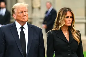 Vợ ông Trump lên tiếng sau khi chứng kiến chồng bị bắn