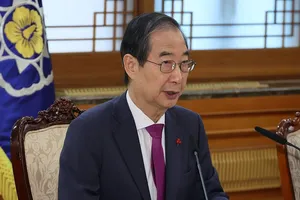 Quyền Tổng thống Hàn Quốc bị cảnh sát thẩm vấn vụ thiết quân luật