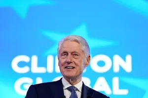 Cựu Tổng thống Bill Clinton nhập viện 