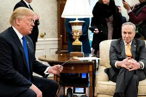 Đảng Dân chủ vạch chiến lược 4 mặt trận kiềm chế ông Trump