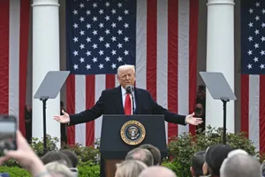 Tổng thống Trump ký sắc lệnh áp thuế đối ứng lên toàn cầu