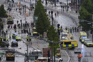Ô tô đâm vào đám đông cổ động viên Liverpool, hàng chục người bị thương