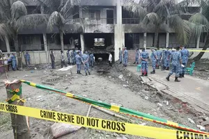 Cô giáo lao vào đám cháy cứu hàng chục học trò khi máy bay đâm xuống trường, rồi không qua khỏi 