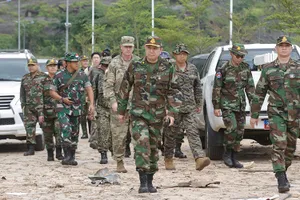 Chùm ảnh: Các đại diện nước ngoài thị sát khu vực biên giới Campuchia-Thái Lan