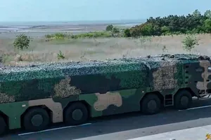 Tên lửa hành trình siêu thanh DF-100 Trung Quốc mạnh đến đâu?