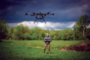 Một người điều khiển UAV.