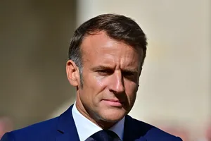 Tổng thống Pháp Macron tuyên bố không từ chức