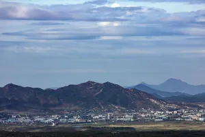 Hàn Quốc nổ súng cảnh cáo 20 binh sĩ Triều Tiên vượt biên