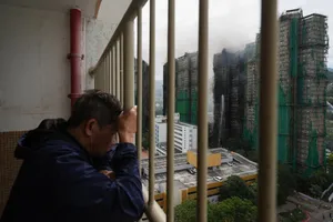 Thảm kịch hỏa hoạn ở Hong Kong và thách thức sơ tán khẩn ở chung cư, cao ốc