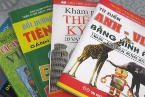 Ngang nhiên vào trường tiếp thị sách lậu