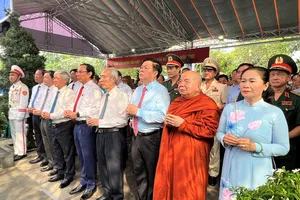 Đoàn lãnh đạo Đảng, Nhà nước, TP.HCM dâng hương tưởng niệm cụ Huỳnh Tấn Phát