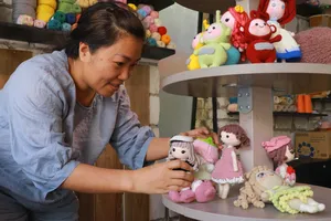 Những sản phẩm đan móc độc đáo và trái tim nhân hậu của chị Linh 