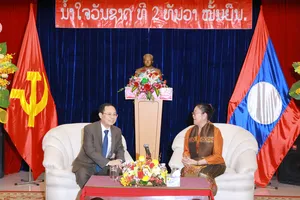 Phó Bí thư Nguyễn Văn Hiếu chúc Tết cổ truyền các bạn Lào đang công tác ở TP.HCM