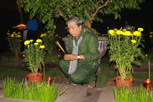 Thắp sáng hàng ngàn ngọn nến tưởng nhớ các anh hùng liệt sĩ