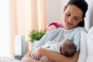 Sau 35 tuổi có nên sinh con?